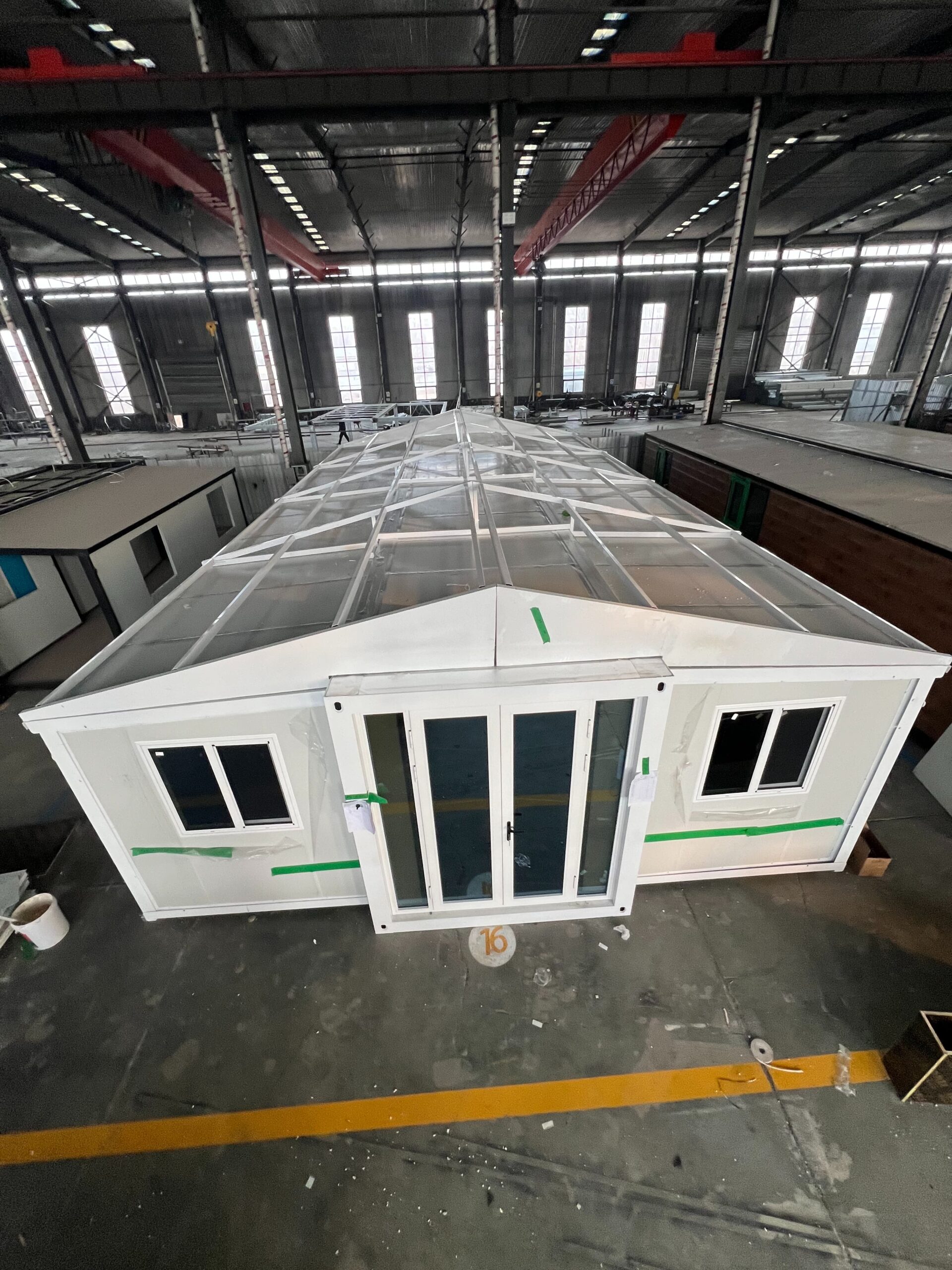 40-foot double-wing flat-top container house exterior