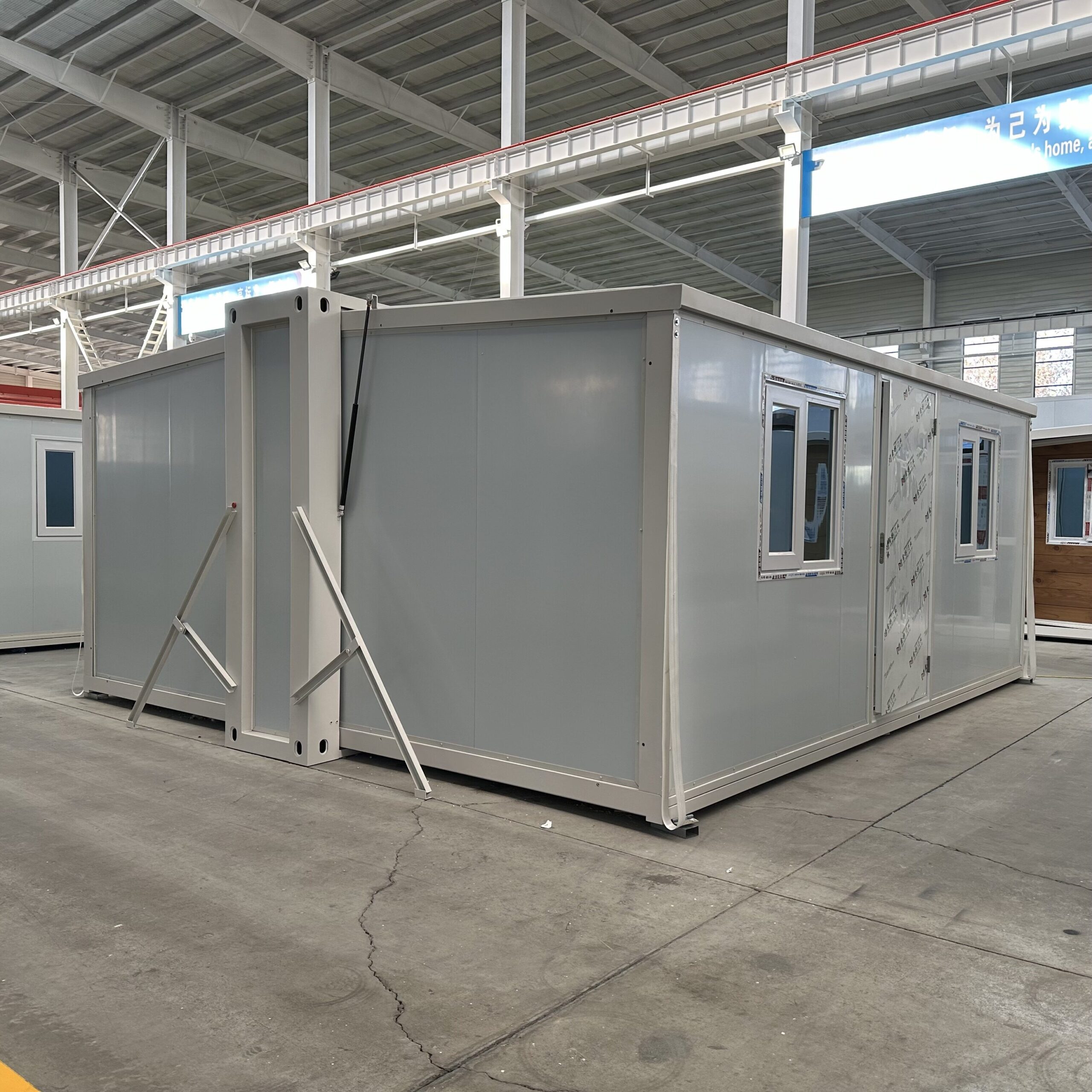 10M expandable container house — versatile model suitable for French housing projects